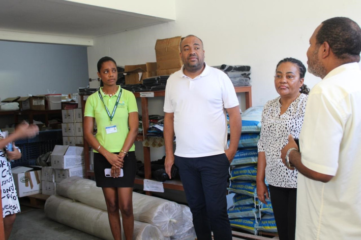 Minis i konn plis lo travay departman lagrikiltir Praslin