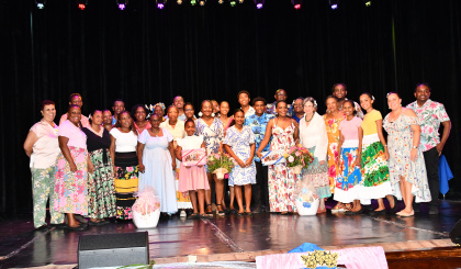 Nouvo danser kanmtole i resevwar sertifika apre sis mwan formasyon