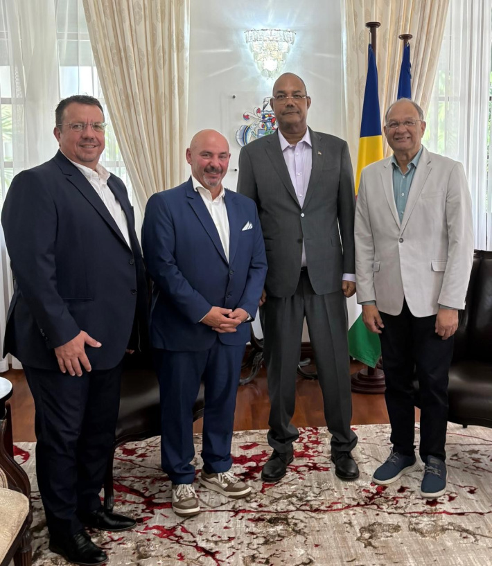 Les dirigeants du Club Med rencontrent le Président Herminie