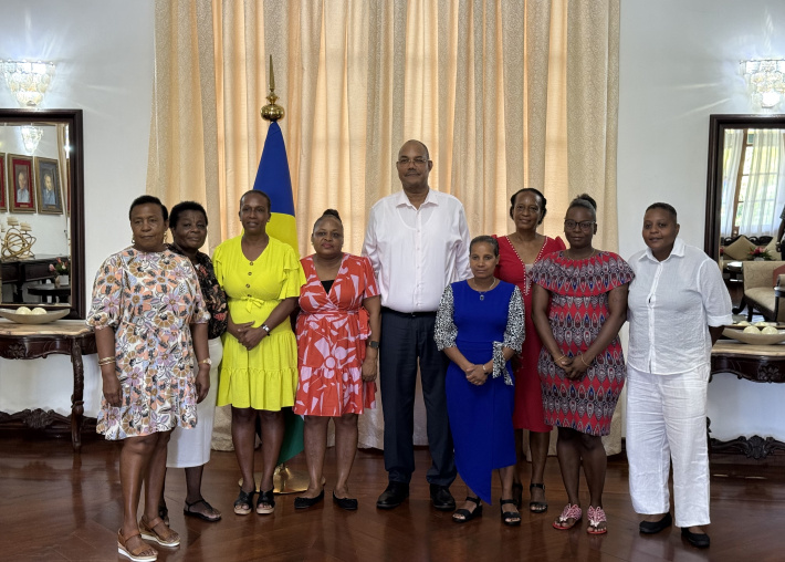 President honours long-serving environment ministry staff