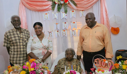 Mary-Anne Cesar i selebre 100-an