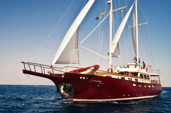 Four missing after vessel sinks near Marie-Louise island