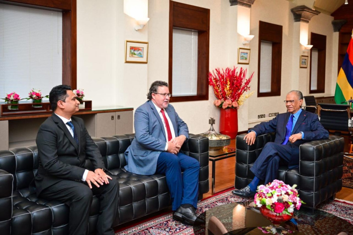 Finance Minister Laporte meets with Mauritian Prime Minister Ramgoolam