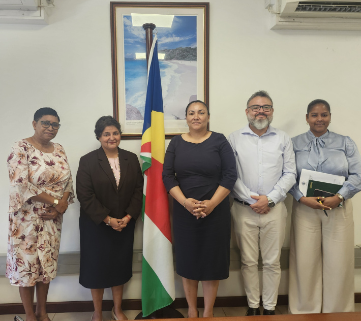Seychelles, UNHCR discuss refugee policy and protection