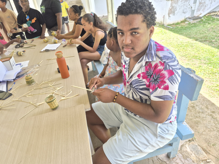 Faire revivre l'héritage de l'artisanat du bambou chez les jeunes