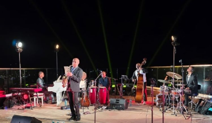 South African jazz star Karén Devroop sprinkles stardust on Seychelles' moonlit ‘Jazz Bouquet’