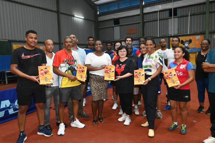 Chinese Ambassador visits table tennis and badminton training sessions