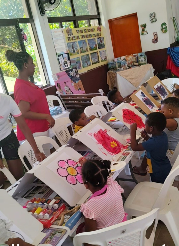 Reading fiesta brings books to life for La Digue children