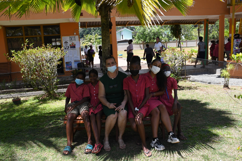 Vijay Patel donates 5 benches to Plaisance primary school Seychelles